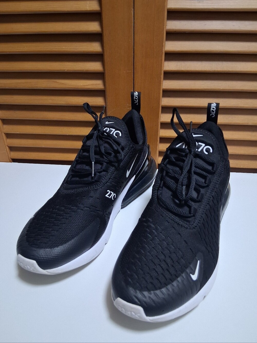 Nike Air Max 270 Black / White Women's Sneaker * Size: 10 - Picture 3 of 8